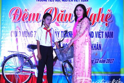 Hội diễn văn nghệ gây quỹ giúp đỡ học sinh khó khăn