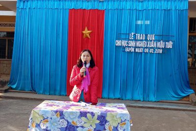 Hình ảnh Lễ trao quà cho học sinh nghèo Xuân Mậu Tuất 2018